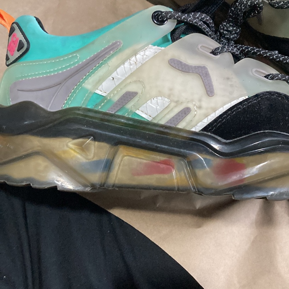 Used sneakers - Picture 6 of 6